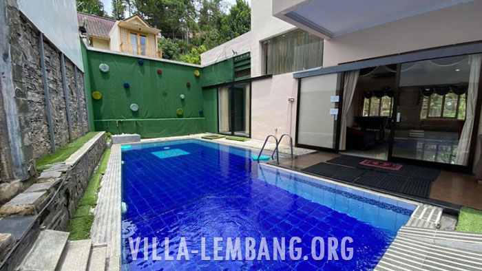 Rekomendasi Villa Dago untuk Rombongan Kapasitas 25 Orang kolam renang