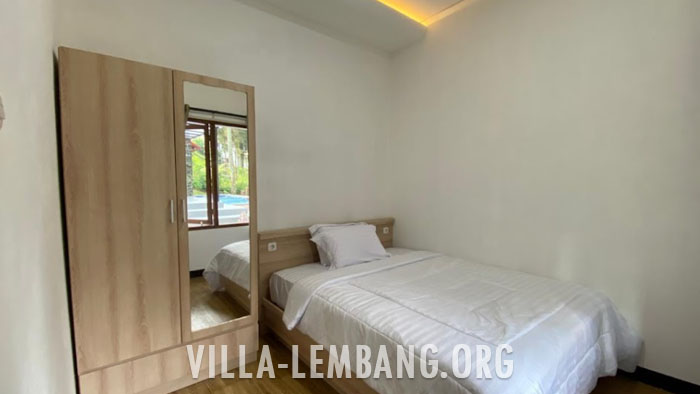 Rekomendasi Villa Istana Bunga Lembang rombongan 25 orang ada 5 kamar tidur