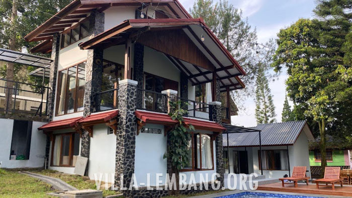 Rekomendasi Villa Istana Bunga Lembang rombongan 25 orang istana bunga