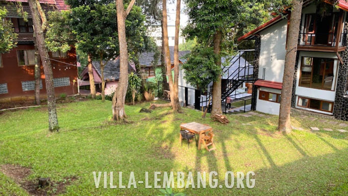 Rekomendasi Villa Istana Bunga Lembang rombongan 25 orang kolam renang