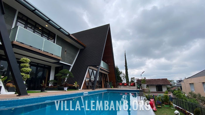 Rekomendasi Villa Lembang 8 Kamar untuk Rombongan Acara Besar kolam renang