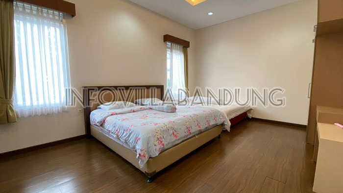 Rekomendasi Villa Lembang Bandung untuk Acara Arisan Keluarga Besar ada 5 kamar