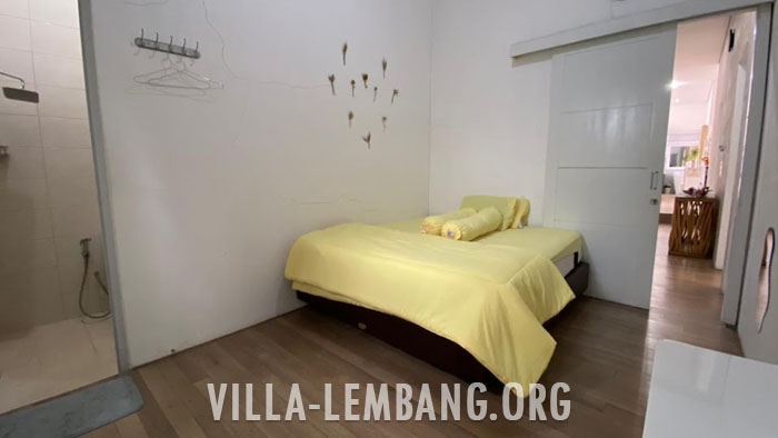Rekomendasi Villa di Cikole Lembang Kapasitas 15 Orang, Private Pool 5 kamar tidur