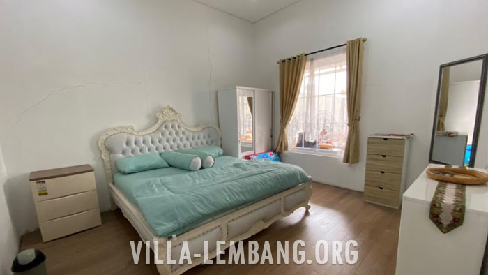 Rekomendasi Villa di Cikole Lembang Kapasitas 15 Orang, Private Pool 5 kamar