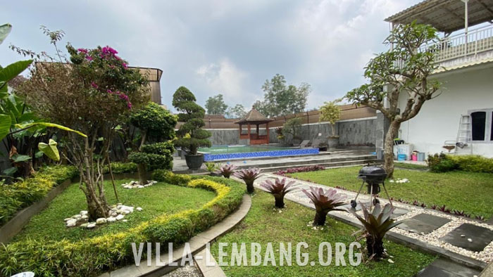 Rekomendasi Villa di Cikole Lembang Kapasitas 15 Orang, Private Pool halaman luas