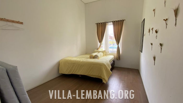 Rekomendasi Villa di Cikole Lembang Kapasitas 15 Orang, Private Pool luas