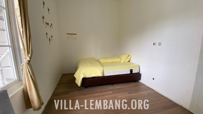 Rekomendasi Villa di Cikole Lembang Kapasitas 15 Orang, Private Pool murah