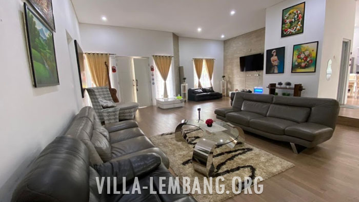 Rekomendasi Villa di Cikole Lembang Kapasitas 15 Orang, Private Pool nyaman