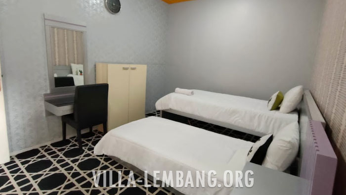 Villa 7 Kamar di Dago Bandung Kapasitas Sampai 20 Orang private pool