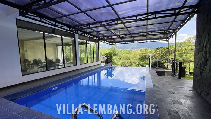 Villa Agung,Sewa Villa Kampung Daun kolam renang