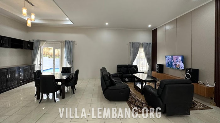 Villa Atrium, Villa Istana Bunga kapasitas 25 orang