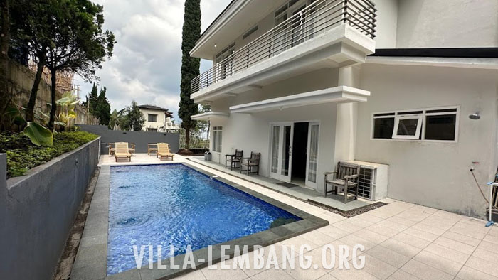 Villa Atrium, Villa Istana Bunga kolam renang