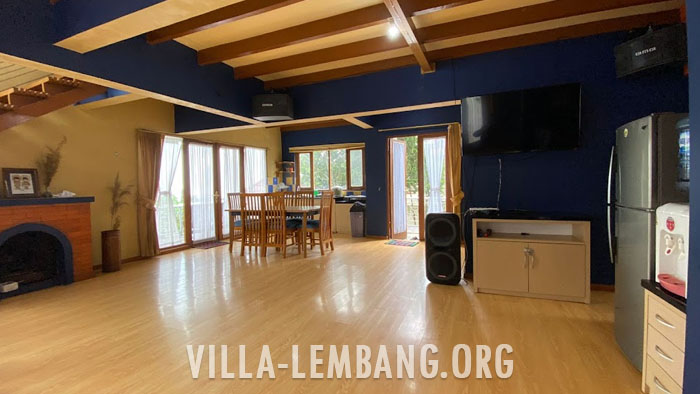 Villa Biru, Villa Istana Bunga Lembang 25 orang