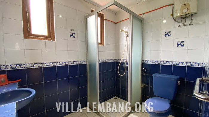 Villa Biru, Villa Istana Bunga Lembang 3 kamar tidur