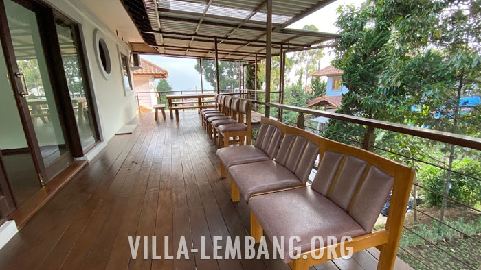 Villa JB 8, Sewa Villa Kampung Daun untuk 10 orang