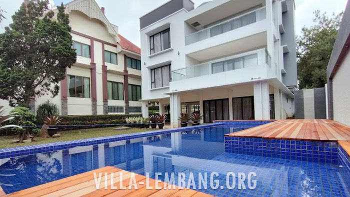 Villa Keluarga di Lembang Kapasitas Besar untuk 20 Orang fasilitas kolam renang