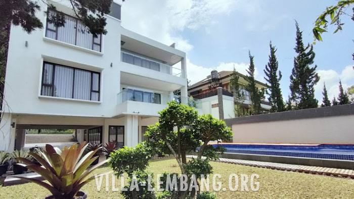 Villa Keluarga di Lembang Kapasitas Besar untuk 20 Orang kolam renang