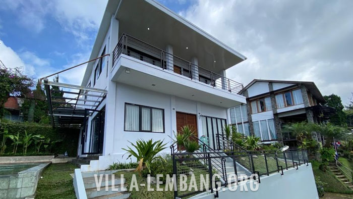 Villa Kynon, Sewa Villa Lembang kolam renang