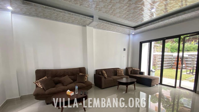 Villa MRGN, Villa Istana Bunga rombongan 20 orang