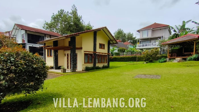 Villa Mpis I1, Villa Istana Bunga,