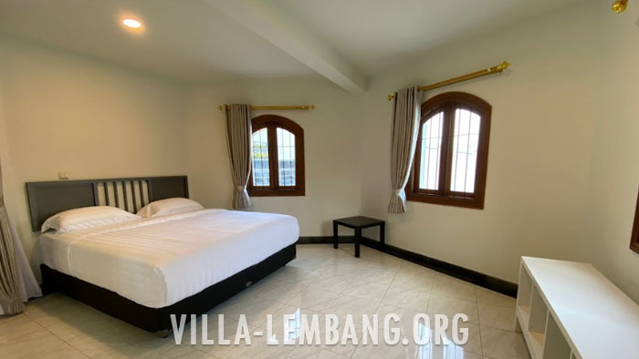 Villa Murah untuk Rombongan 50 Orang di Lembang Bandung ada 11 kamar tidur