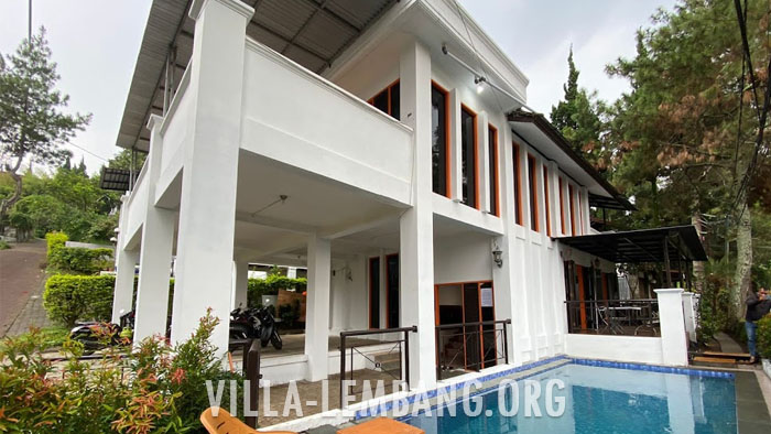 Villa PHX, Villa Istana Bunga ada kolam renang