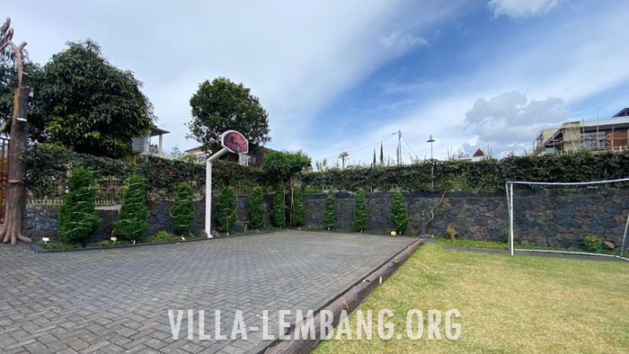 Villa Qmoz, Sewa Villa Lembang ada lapangan