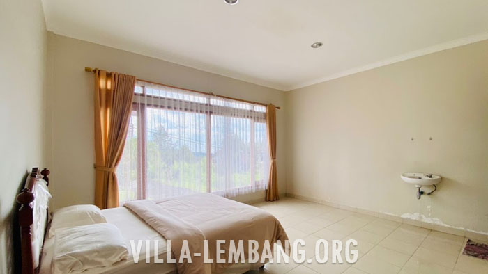 Villa Rombongan Kapasitas 35 Orang di Lembang Bandung 11 kamar tidur