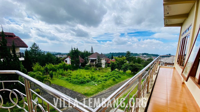 Villa Rombongan Kapasitas 35 Orang di Lembang Bandung view gunung