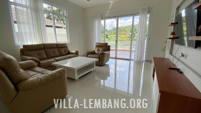 Villa Trisan 3, sewa villa istana bunga 20 orang