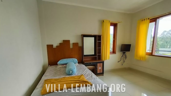 Villa Yellow, Sewa Villa Lembang kapasitas 20 orang