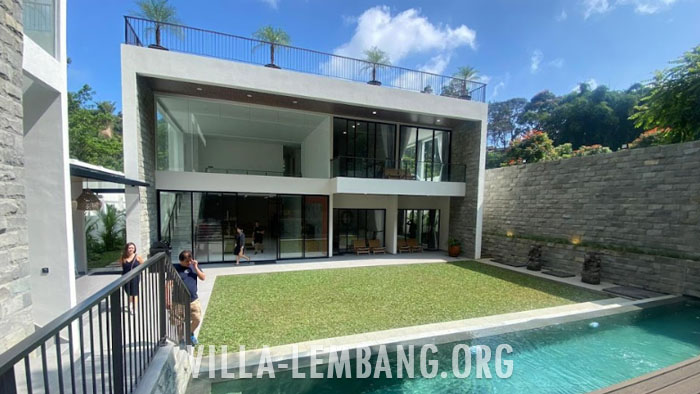 Villa di Kampung Daun Lembang Kapasitas 40 Orang 12 kamar tidur