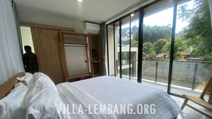 Villa di Kampung Daun Lembang Kapasitas 40 Orang 12 kamar