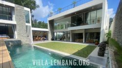 Villa di Kampung Daun Lembang Kapasitas 40 Orang fasilitas kolam renang