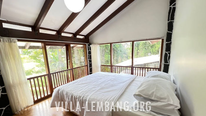 Villa di Lembang 5 Kamar Kapasitas 25 Orang harga terjangkau