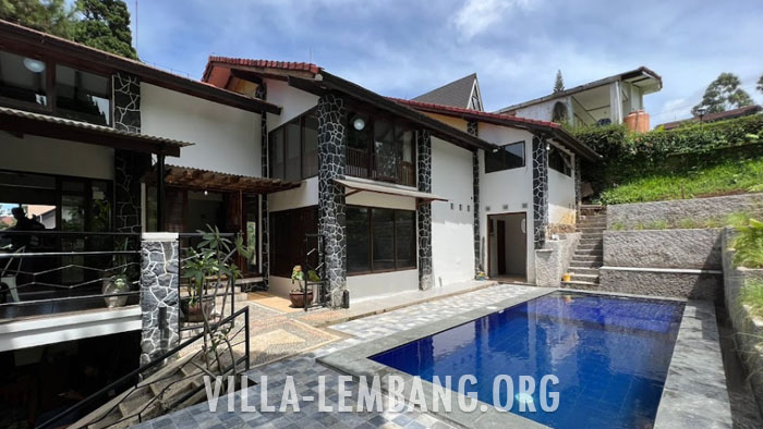 Villa di LeVilla di Lembang 5 Kamar Kapasitas 25 Orang luasmbang 5 Kamar Kapasitas 25 Orang luas