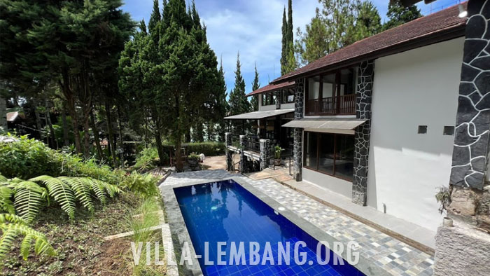 Villa di Lembang 5 Kamar Kapasitas 25 Orang private pool