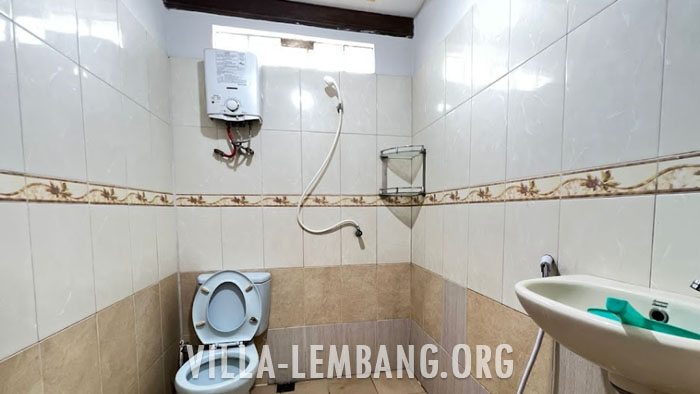 Villa di Lembang 5 Kamar Kapasitas 25 Orang villa istana bunga