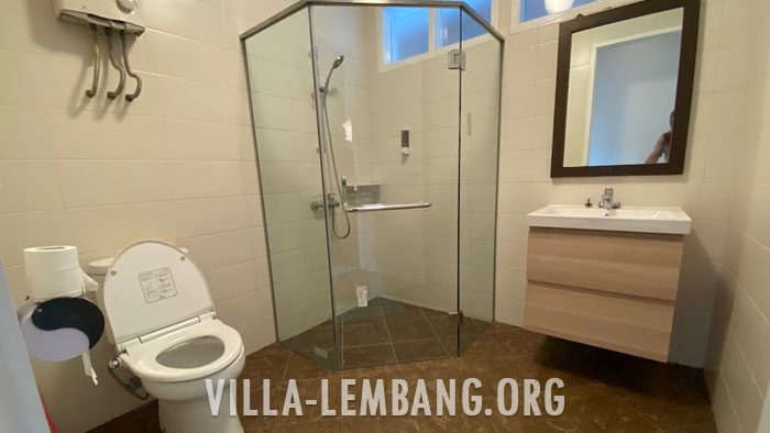 villa HNG, Sewa Villa di Kampung Daun untuk 10 orang